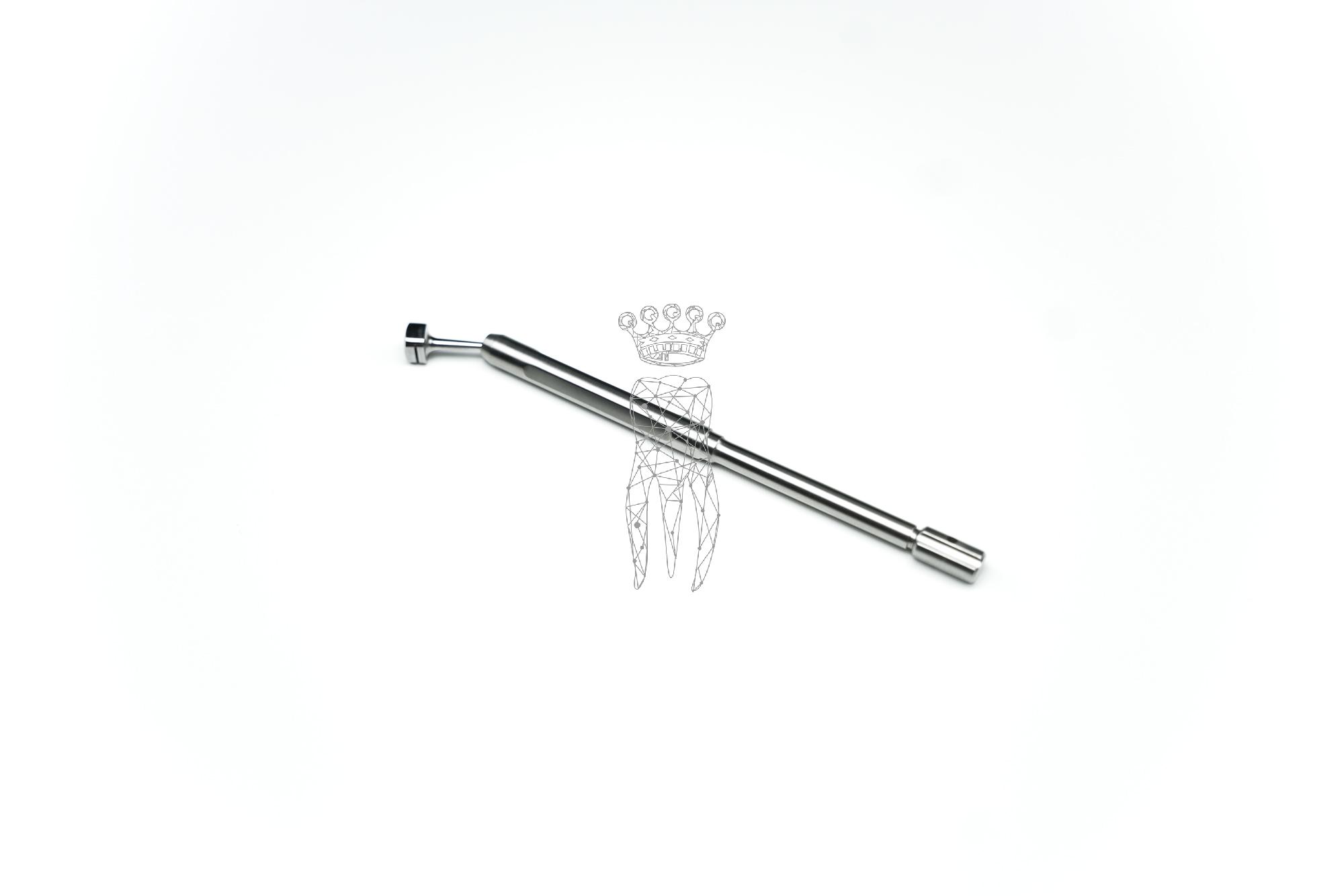 Scalpel blade holder with movable head without spanner + L-key